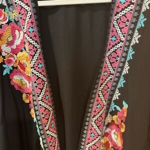 Andre by Unit Tie-Front Embroidered Short Kimono Size 2X